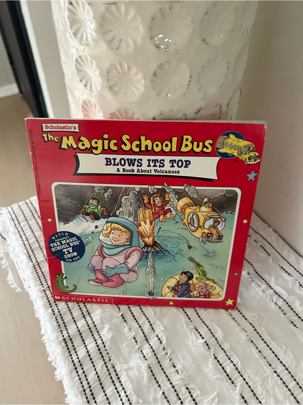 The Magic School Bus Blows Its Top 1996 Kids Science Adventure Book
